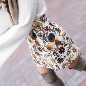 TOP SHOP - Mini skirt - cream white and floral brocade pattern - Sz 10